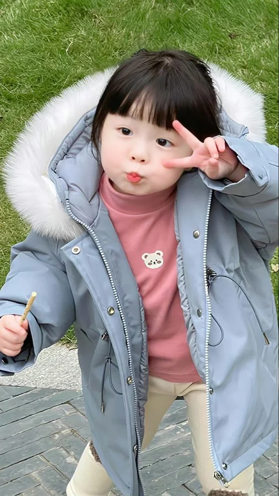 Bé gái cute 3D trong khoảnh khắc ngây thơ Bé gái cute 3D trong khoảnh khắc ngây thơ