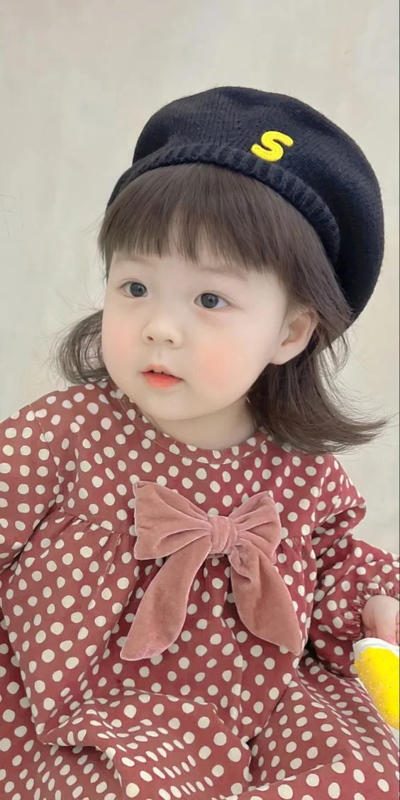 Bé gái cute hoạt hình dễ thương trong từng khung hình Bé gái cute hoạt hình dễ thương trong từng khung hình