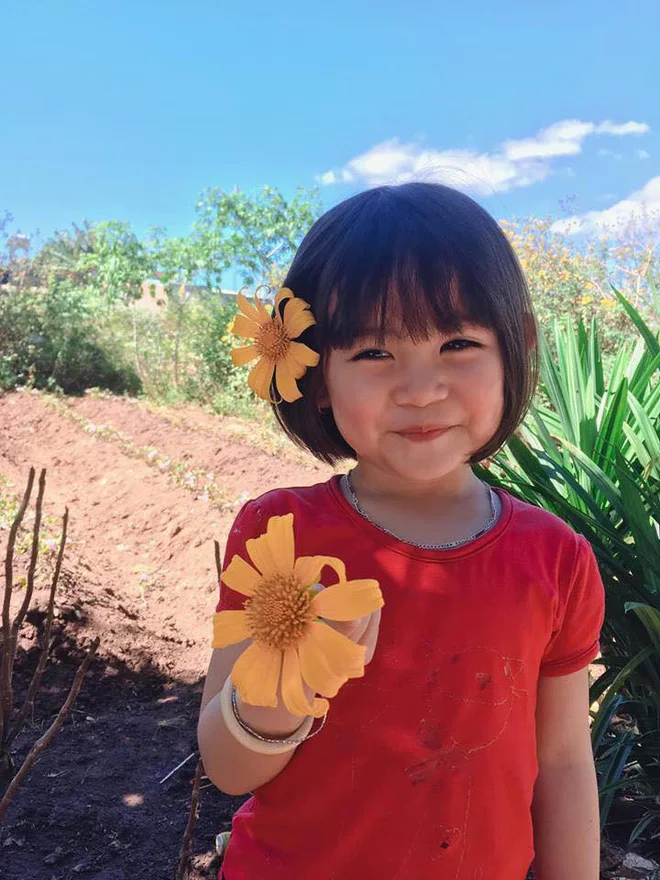 Bé gái cute Hàn Quốc với phong cách dễ thương Bé gái cute Hàn Quốc với phong cách dễ thương