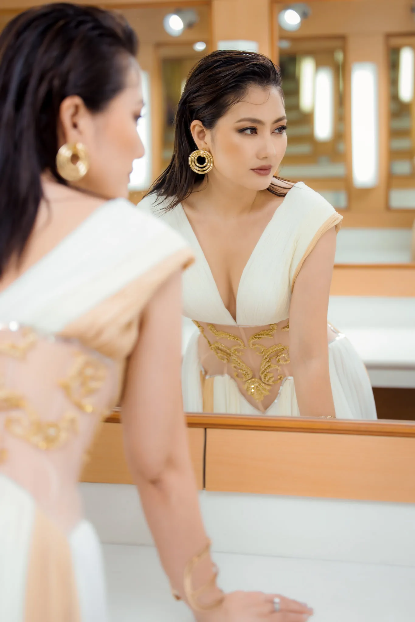 Ngọc Lan thể hiện vẻ đẹp duyên dáng trong từng biểu cảm Ngọc Lan thể hiện vẻ đẹp duyên dáng trong từng biểu cảm