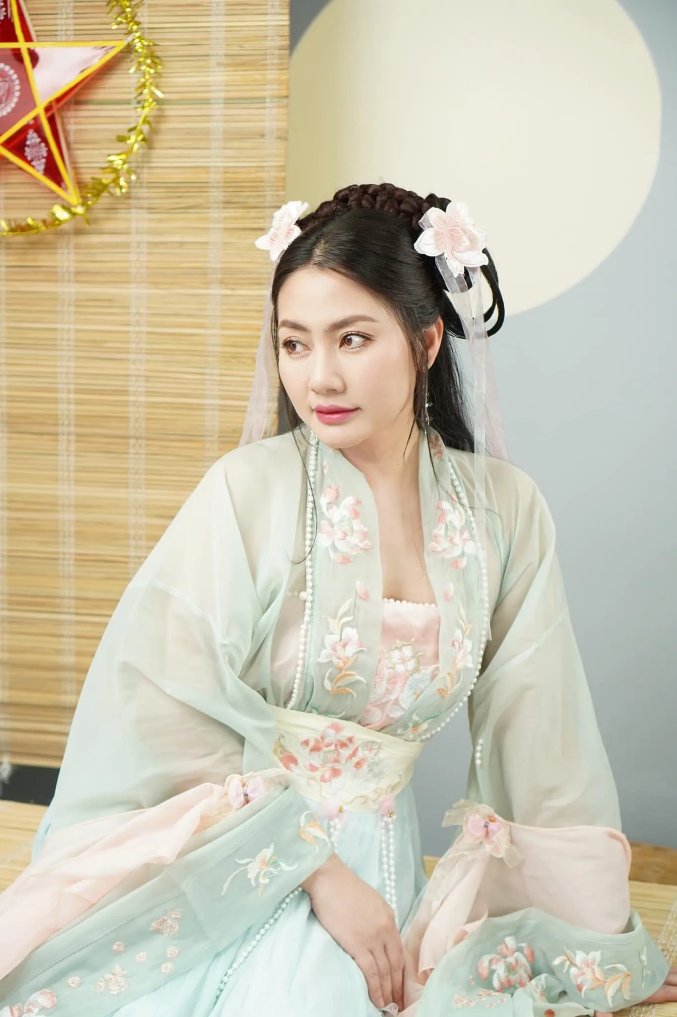Ngọc Lan mang đến vẻ đẹp thu hút qua từng nụ cười Ngọc Lan mang đến vẻ đẹp thu hút qua từng nụ cười