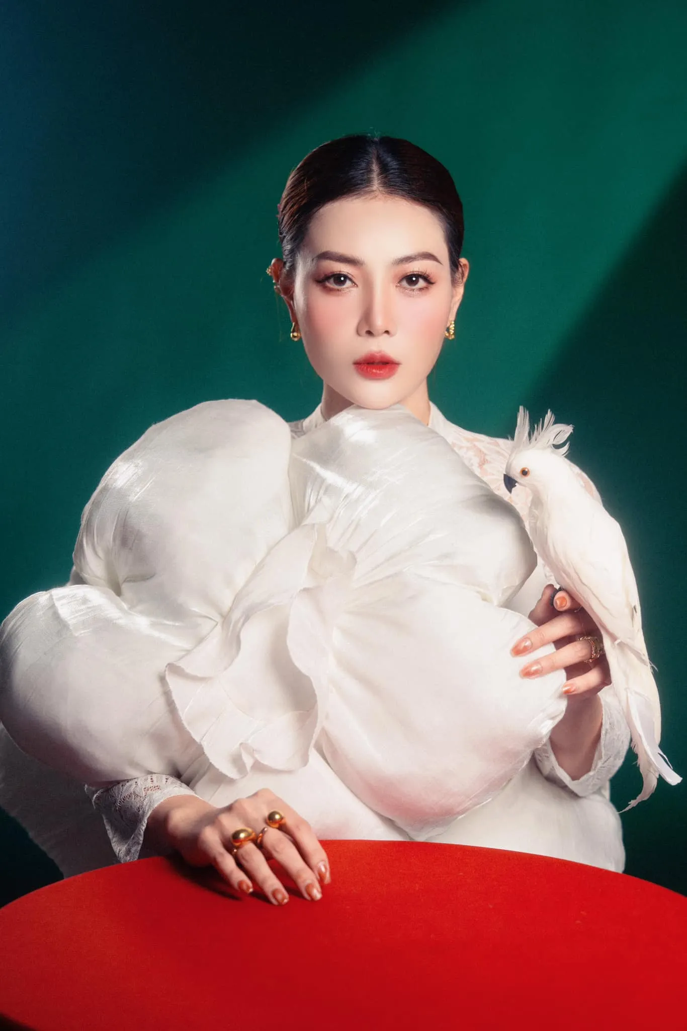 Thanh Hương thu hút với ánh mắt đầy sức sống Thanh Hương thu hút với ánh mắt đầy sức sống