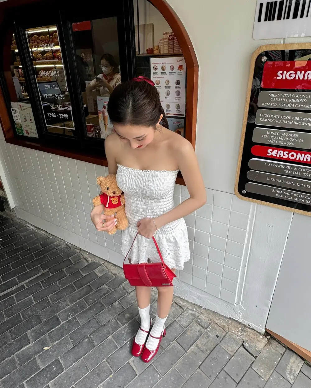 Thần thái sang chảnh của hot girl Lê Thị Khánh Huyền. Thần thái sang chảnh của hot girl Lê Thị Khánh Huyền.