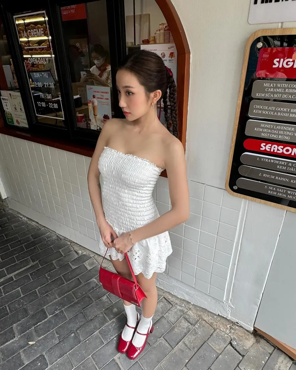Hot girl Lê Thị Khánh Huyền - phong cách không thể nhầm lẫn. Hot girl Lê Thị Khánh Huyền - phong cách không thể nhầm lẫn.