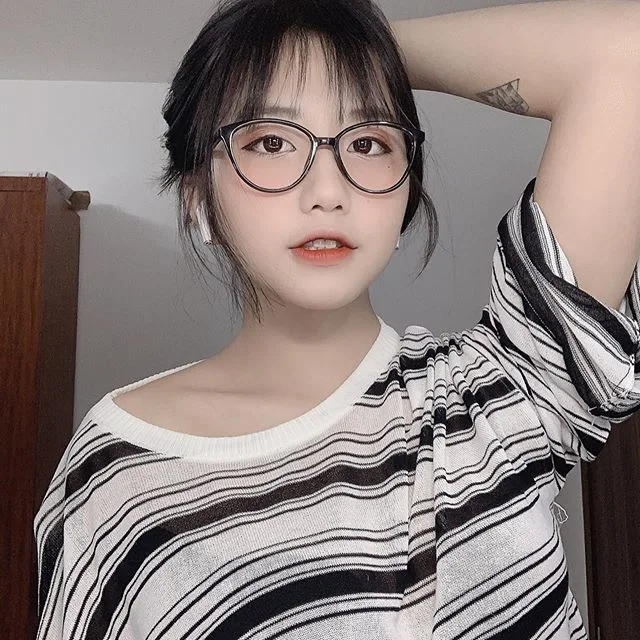 Hot girl Lê Thị Khánh Huyền - phong cách và cá tính. Hot girl Lê Thị Khánh Huyền - phong cách và cá tính.