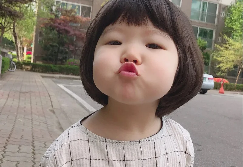 Ảnh bé gái dễ thương khiến mọi người không thể rời mắt vì sự ngây thơ. Ảnh bé gái dễ thương khiến mọi người không thể rời mắt vì sự ngây thơ.