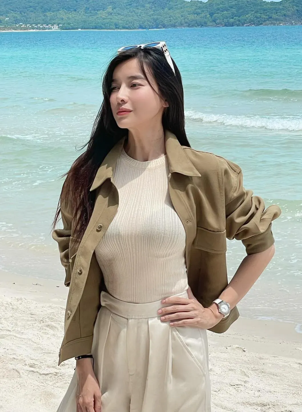 Cao Thái Hà cuốn hút với thần thái dịu dàng Cao Thái Hà cuốn hút với thần thái dịu dàng