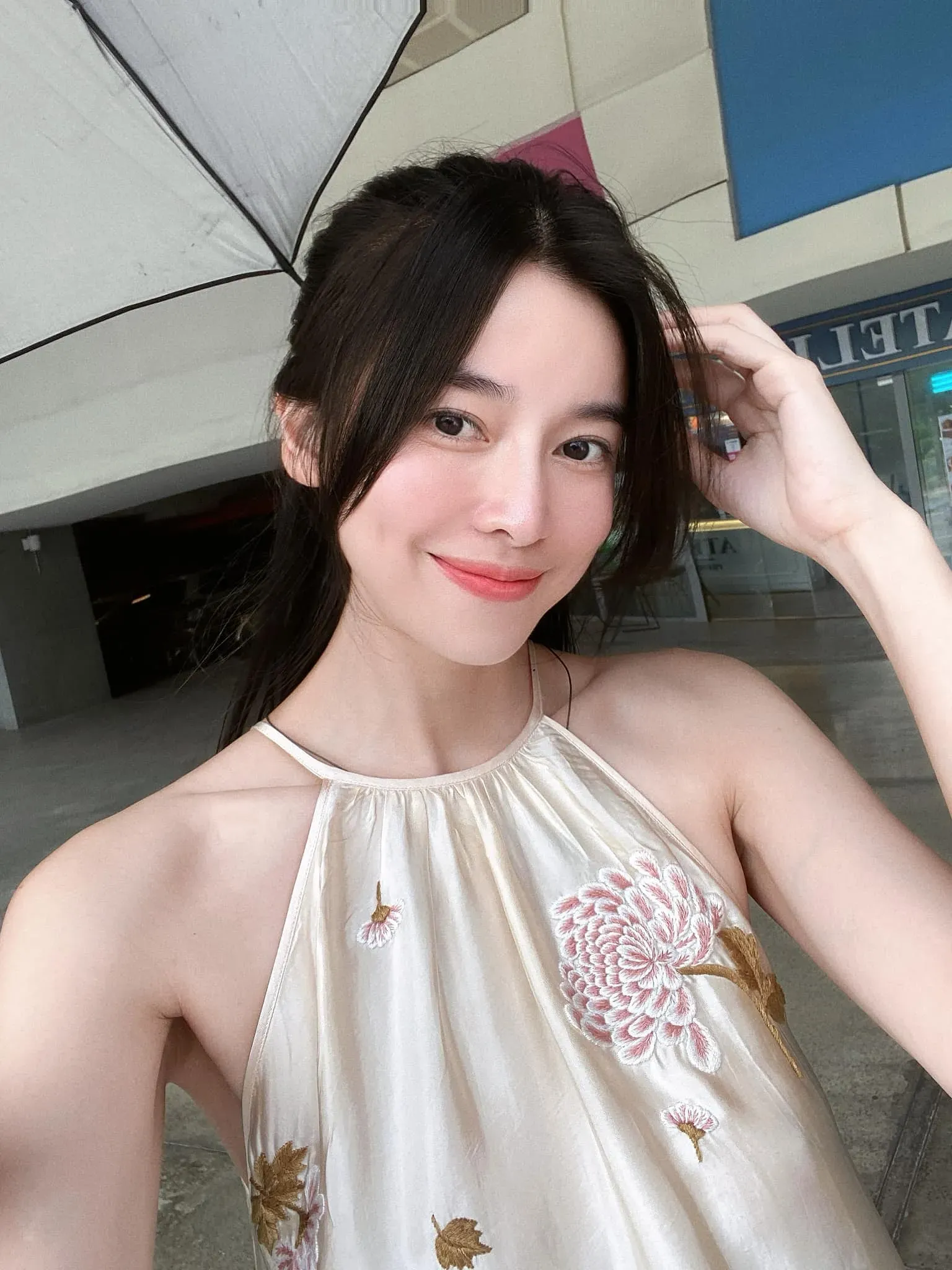 Cao Thái Hà với nụ cười ngọt ngào đầy sức sống Cao Thái Hà với nụ cười ngọt ngào đầy sức sống