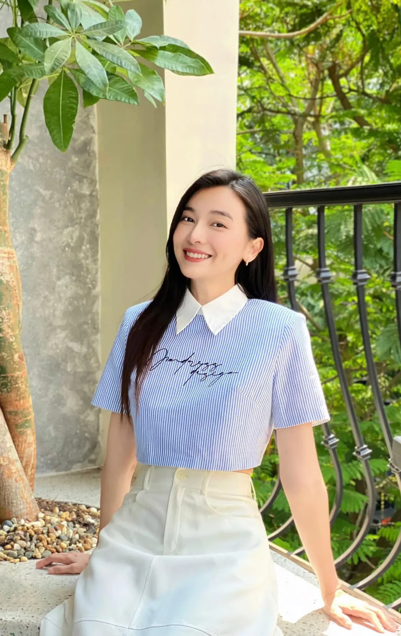 Cao Thái Hà tạo ấn tượng qua vẻ đẹp tự nhiên Cao Thái Hà tạo ấn tượng qua vẻ đẹp tự nhiên