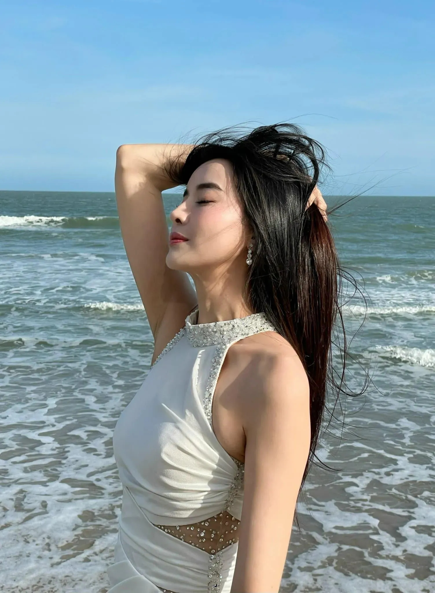 Cao Thái Hà mang vẻ đẹp dịu dàng và thanh lịch Cao Thái Hà mang vẻ đẹp dịu dàng và thanh lịch