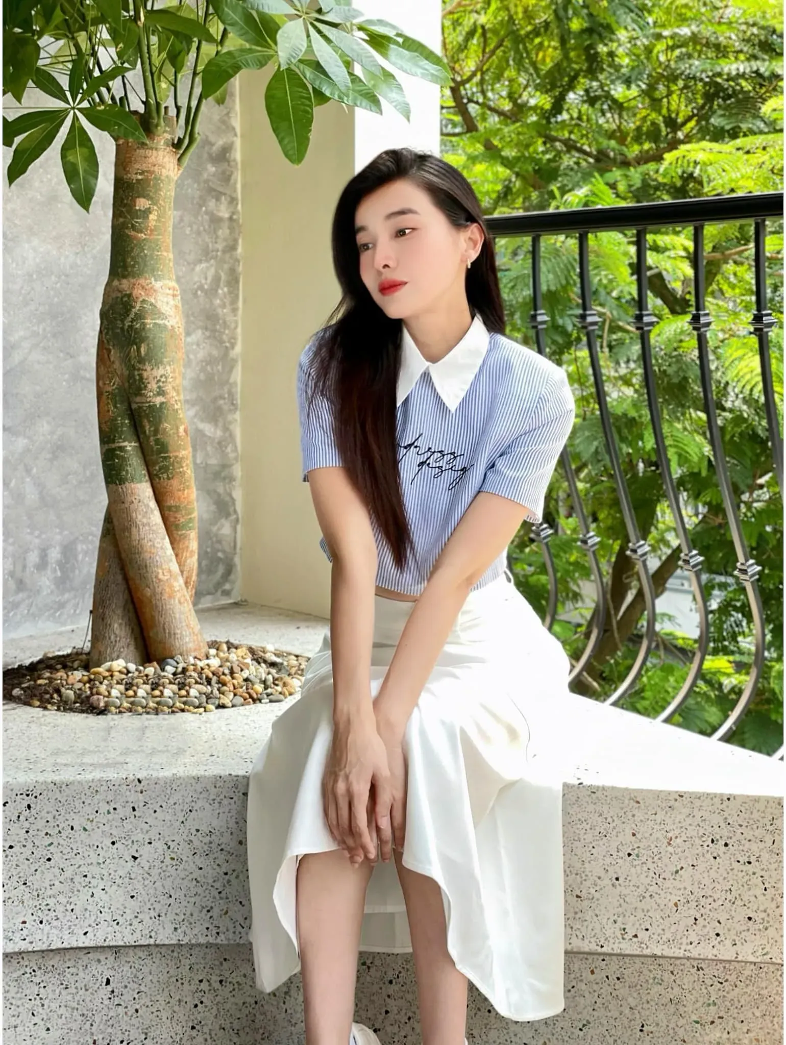 Cao Thái Hà tạo sự chú ý với ánh mắt quyến rũ Cao Thái Hà tạo sự chú ý với ánh mắt quyến rũ