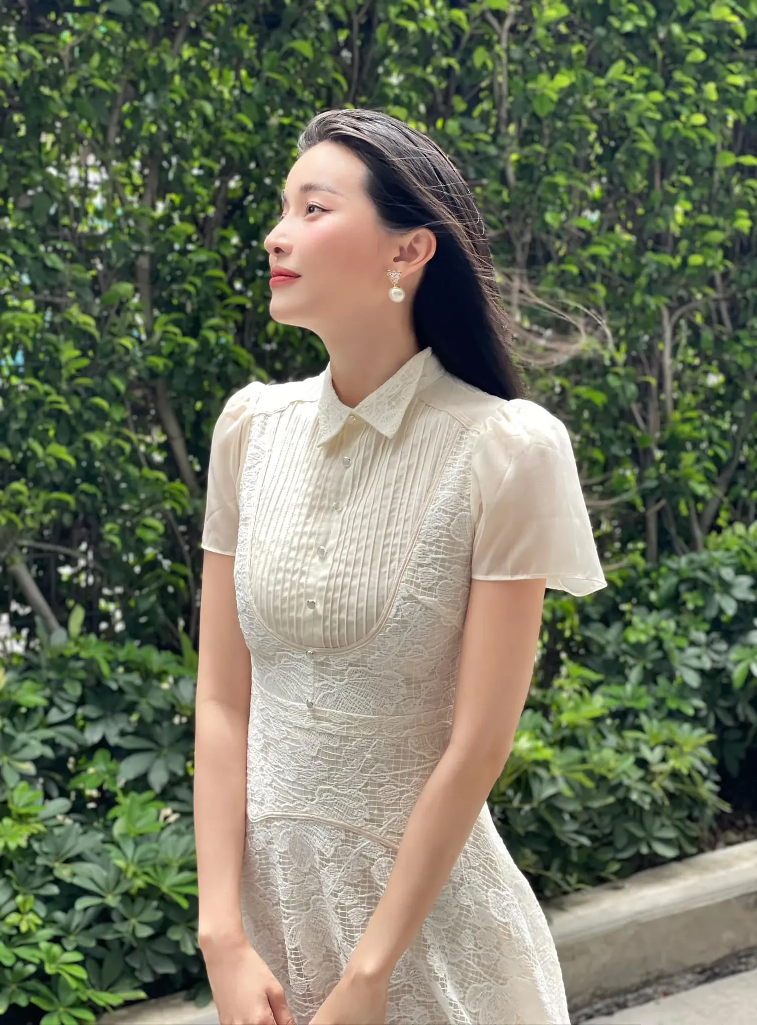 Cao Thái Hà mang đến nét duyên dáng qua từng biểu cảm Cao Thái Hà mang đến nét duyên dáng qua từng biểu cảm