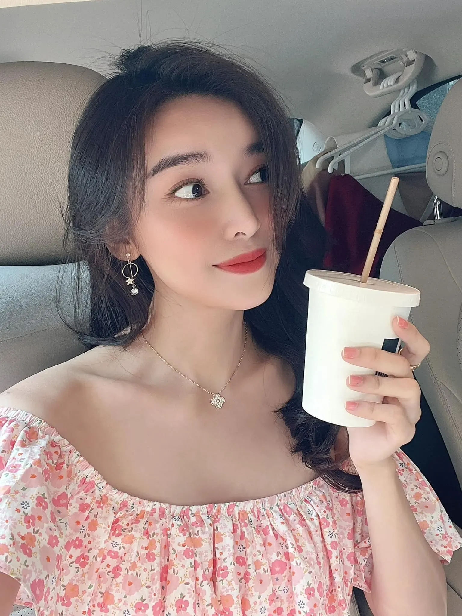 Cao Thái Hà rạng rỡ qua ánh mắt đầy sức sống Cao Thái Hà rạng rỡ qua ánh mắt đầy sức sống