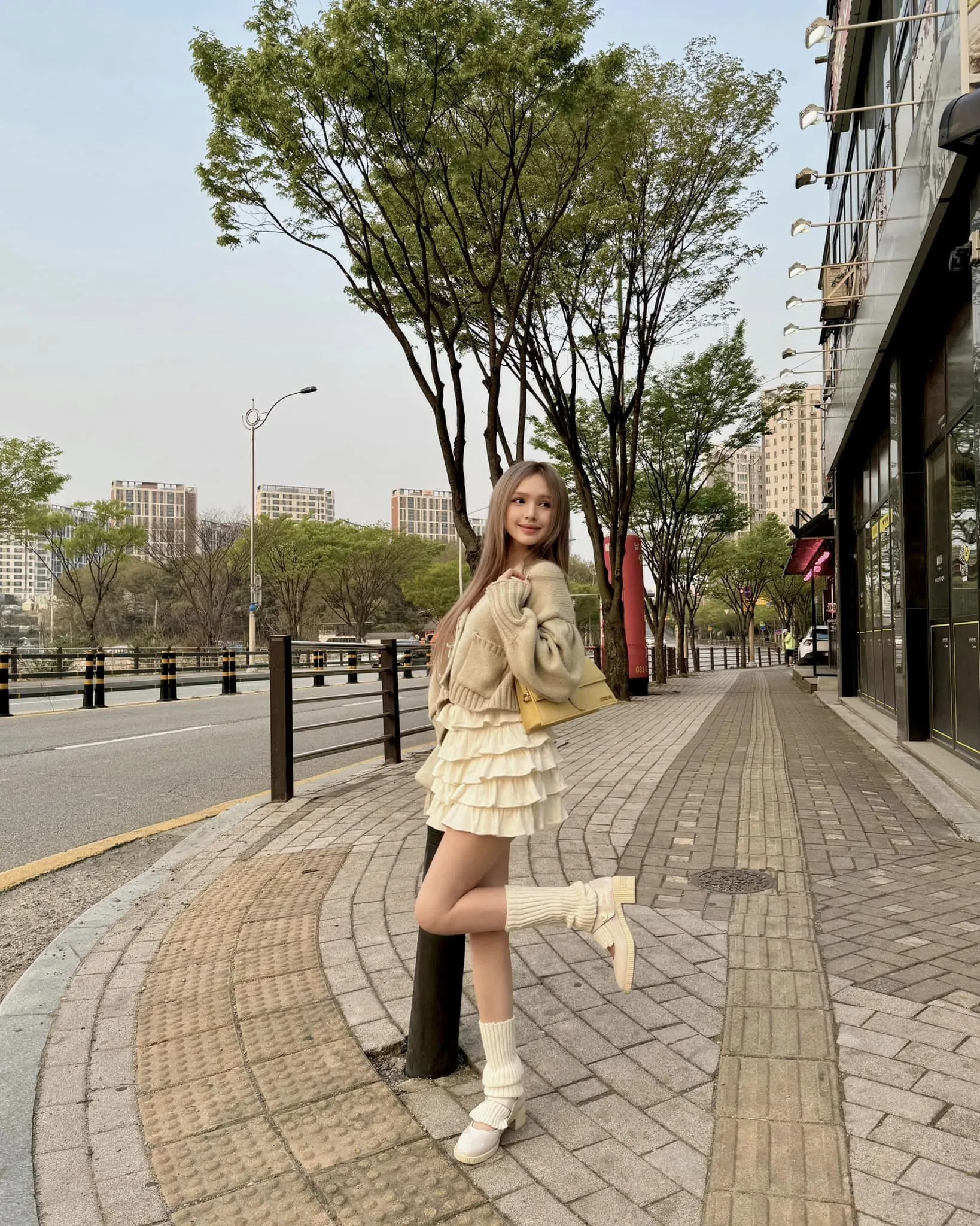 Xoài Non tỏa sáng với vẻ đẹp tự nhiên, đầy cuốn hút. Xoài Non tỏa sáng với vẻ đẹp tự nhiên, đầy cuốn hút.
