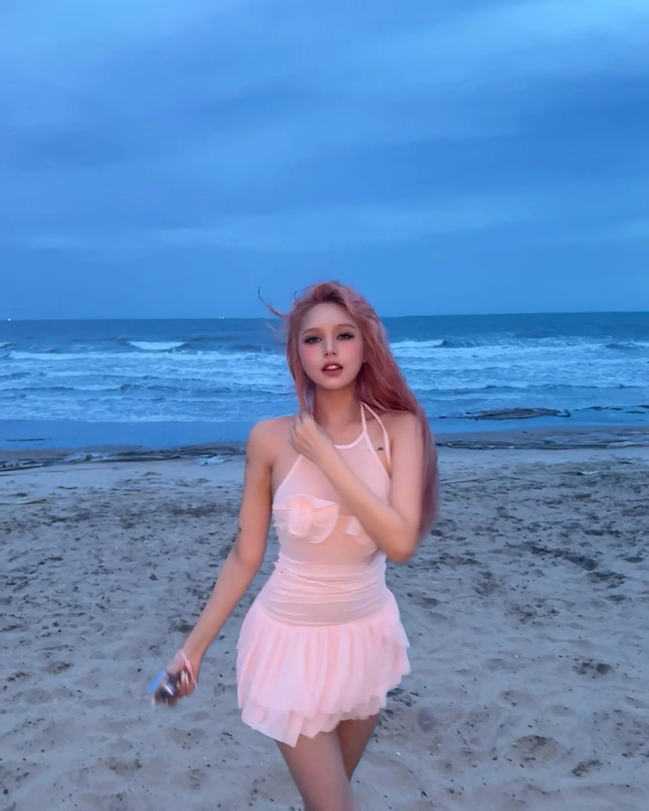 Xoài Non luôn kết hợp hoàn hảo giữa thời trang và cá tính. Xoài Non luôn kết hợp hoàn hảo giữa thời trang và cá tính.