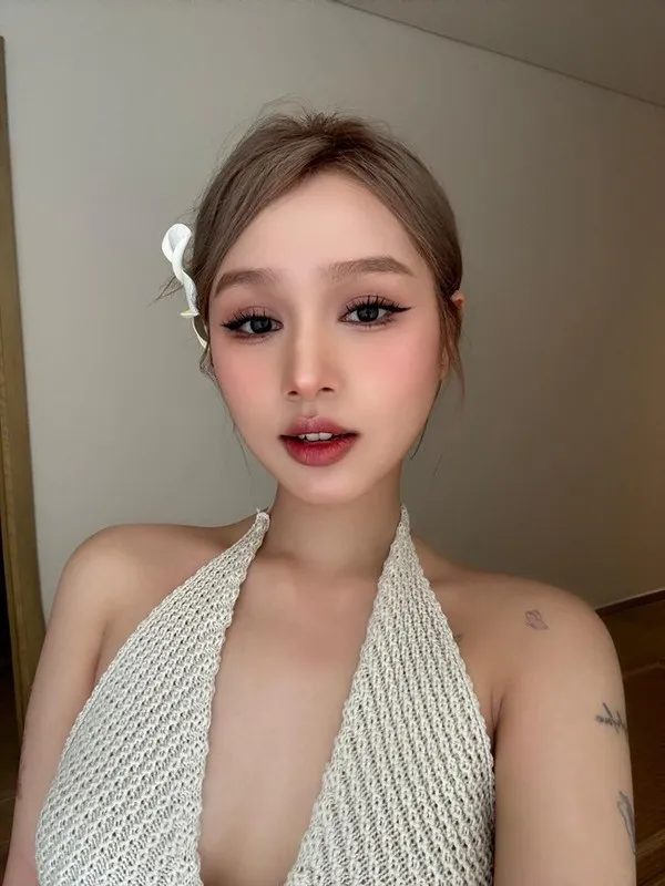 Xoài Non luôn tương tác gần gũi với fan qua mạng xã hội. Xoài Non luôn tương tác gần gũi với fan qua mạng xã hội.