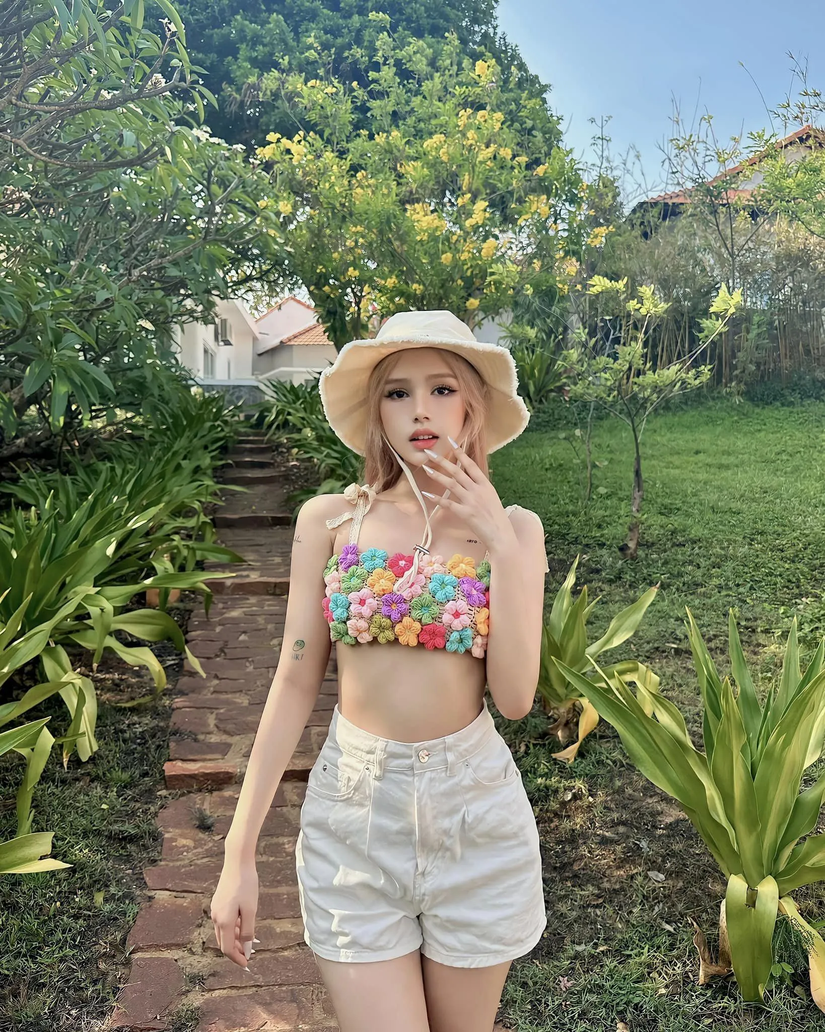 Xoài Non là hình mẫu lý tưởng của thế hệ mới, đầy nghị lực. Xoài Non là hình mẫu lý tưởng của thế hệ mới, đầy nghị lực.