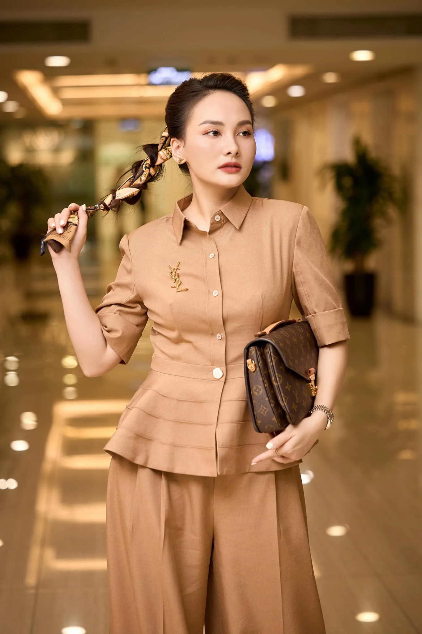 Bảo Thanh mang đến một vẻ đẹp dịu dàng và cuốn hút Bảo Thanh mang đến một vẻ đẹp dịu dàng và cuốn hút