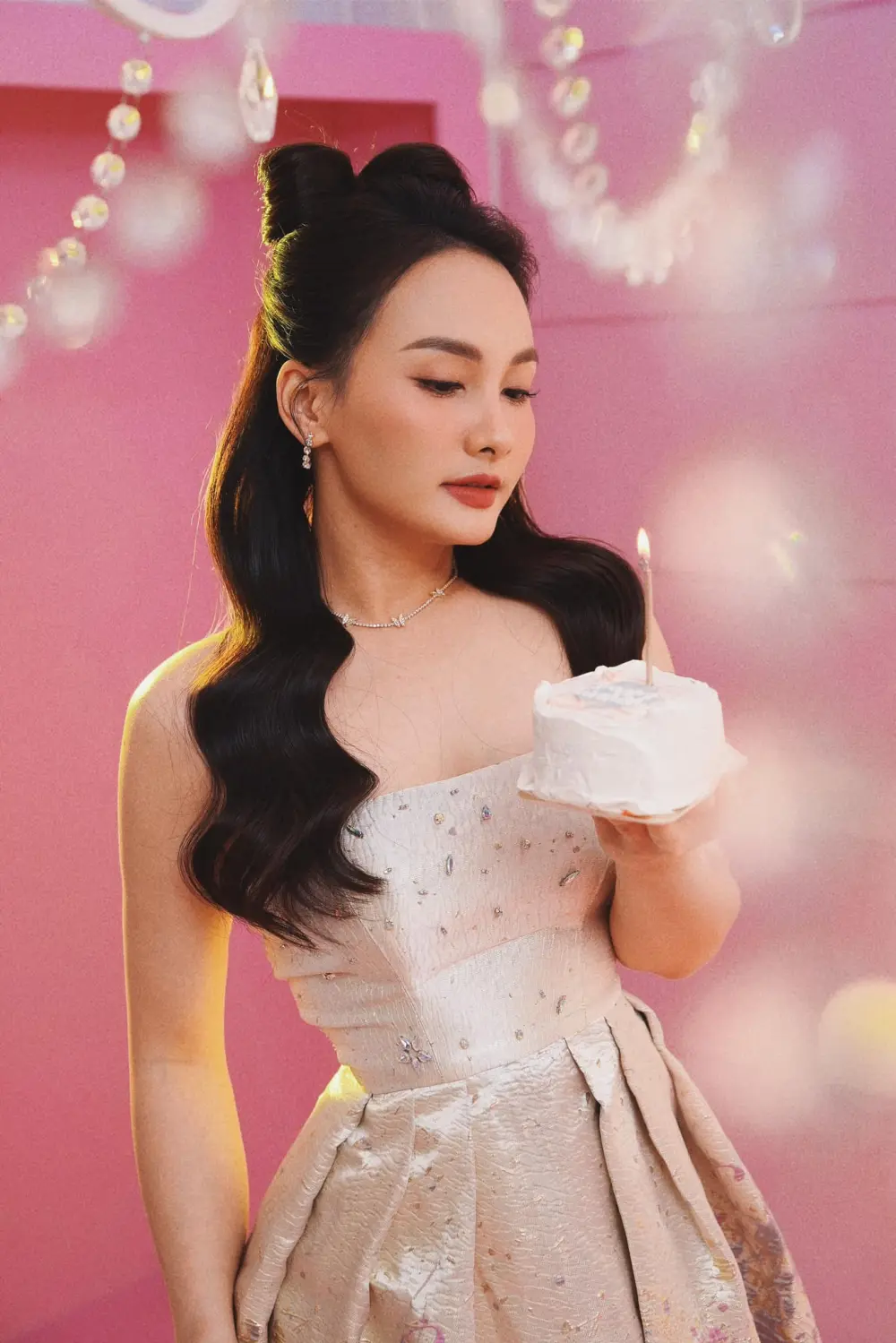 Bảo Thanh thể hiện vẻ đẹp thanh tú qua ánh mắt Bảo Thanh thể hiện vẻ đẹp thanh tú qua ánh mắt