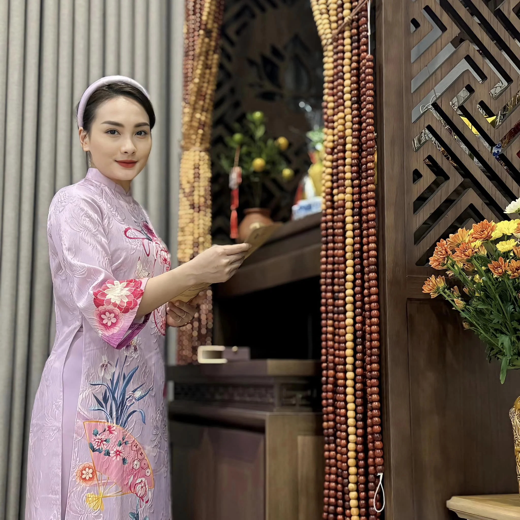 Bảo Thanh với sự cuốn hút qua ánh mắt lấp lánh Bảo Thanh với sự cuốn hút qua ánh mắt lấp lánh
