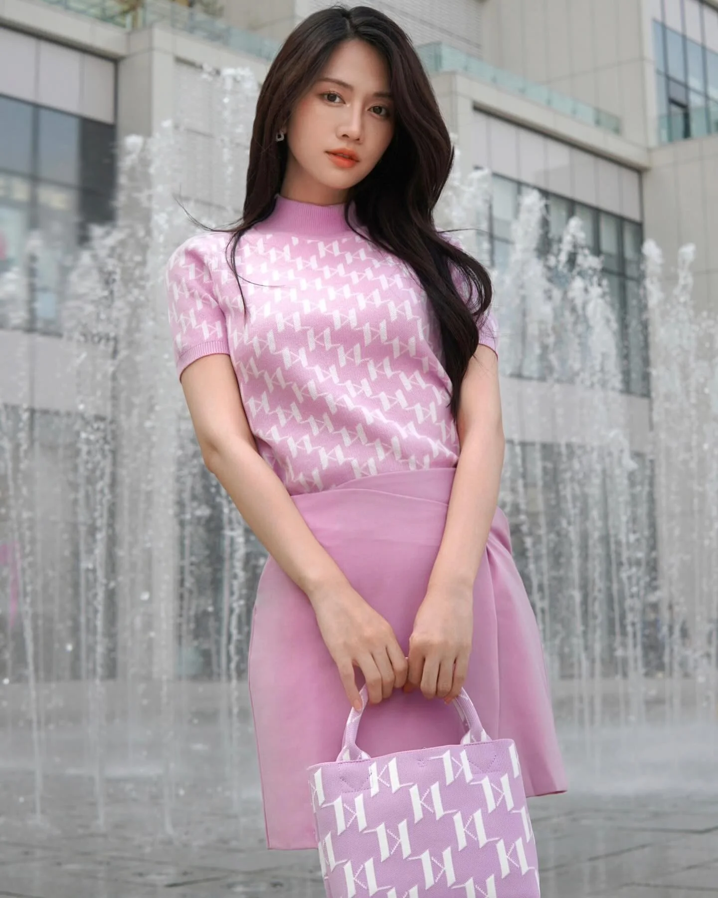 Lê Bống với biểu cảm hạnh phúc Lê Bống với biểu cảm hạnh phúc