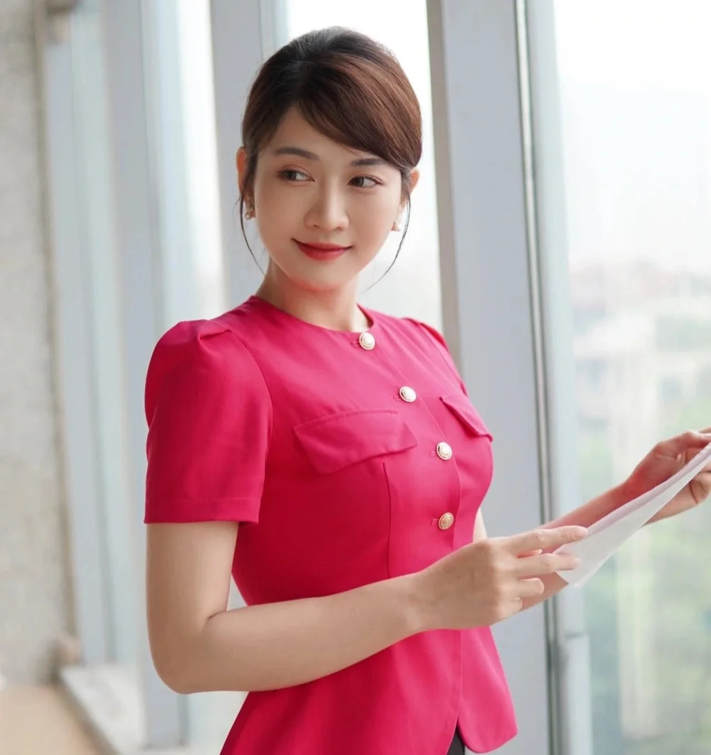 Lê Bống với ánh nhìn trìu mến Lê Bống với ánh nhìn trìu mến