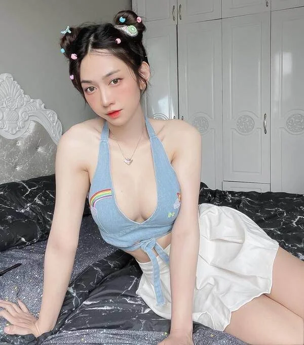 Sự gần gũi trong hình ảnh của Lê Bống Sự gần gũi trong hình ảnh của Lê Bống