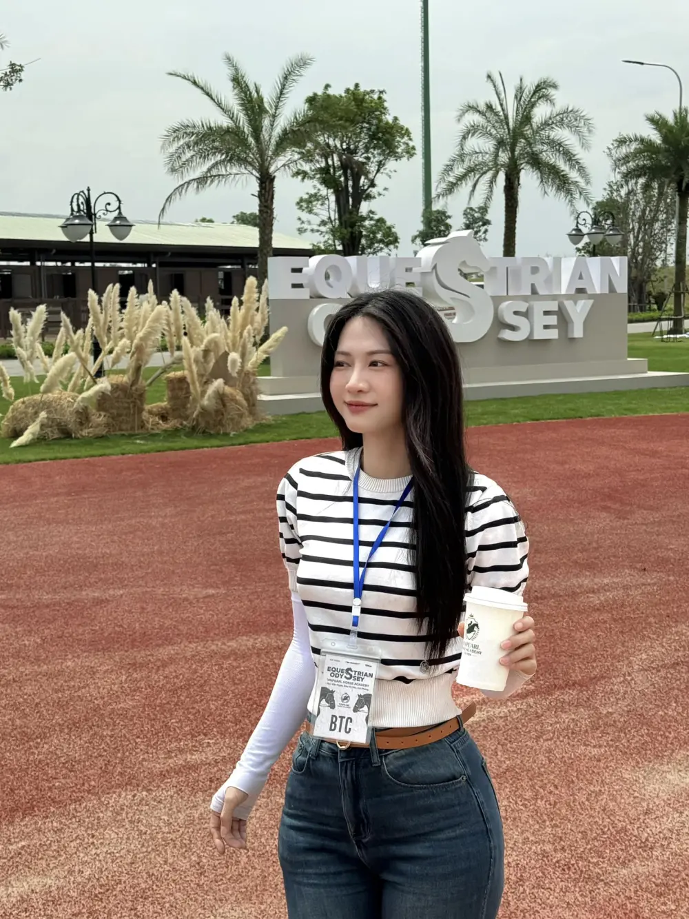 Lê Bống toả sáng trong ánh sáng tự nhiên Lê Bống toả sáng trong ánh sáng tự nhiên
