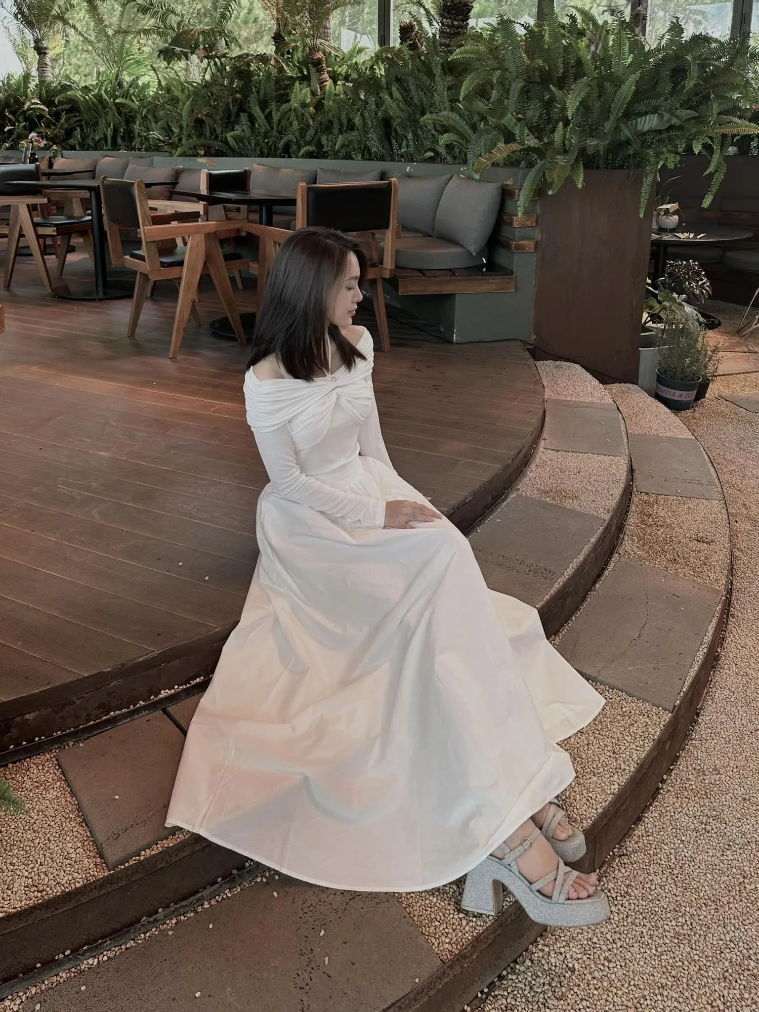Quỳnh Lương tạo điểm nhấn mạnh mẽ với thần thái nhẹ nhàng Quỳnh Lương tạo điểm nhấn mạnh mẽ với thần thái nhẹ nhàng