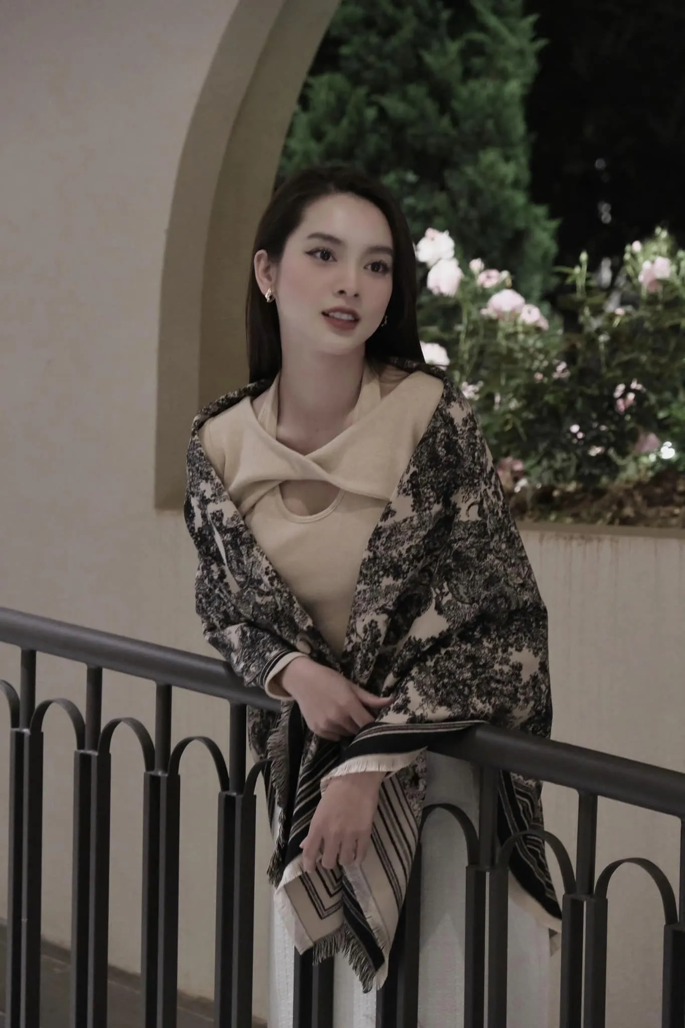 Quỳnh Lương thể hiện nét đẹp thanh thoát trong từng ánh nhìn Quỳnh Lương thể hiện nét đẹp thanh thoát trong từng ánh nhìn