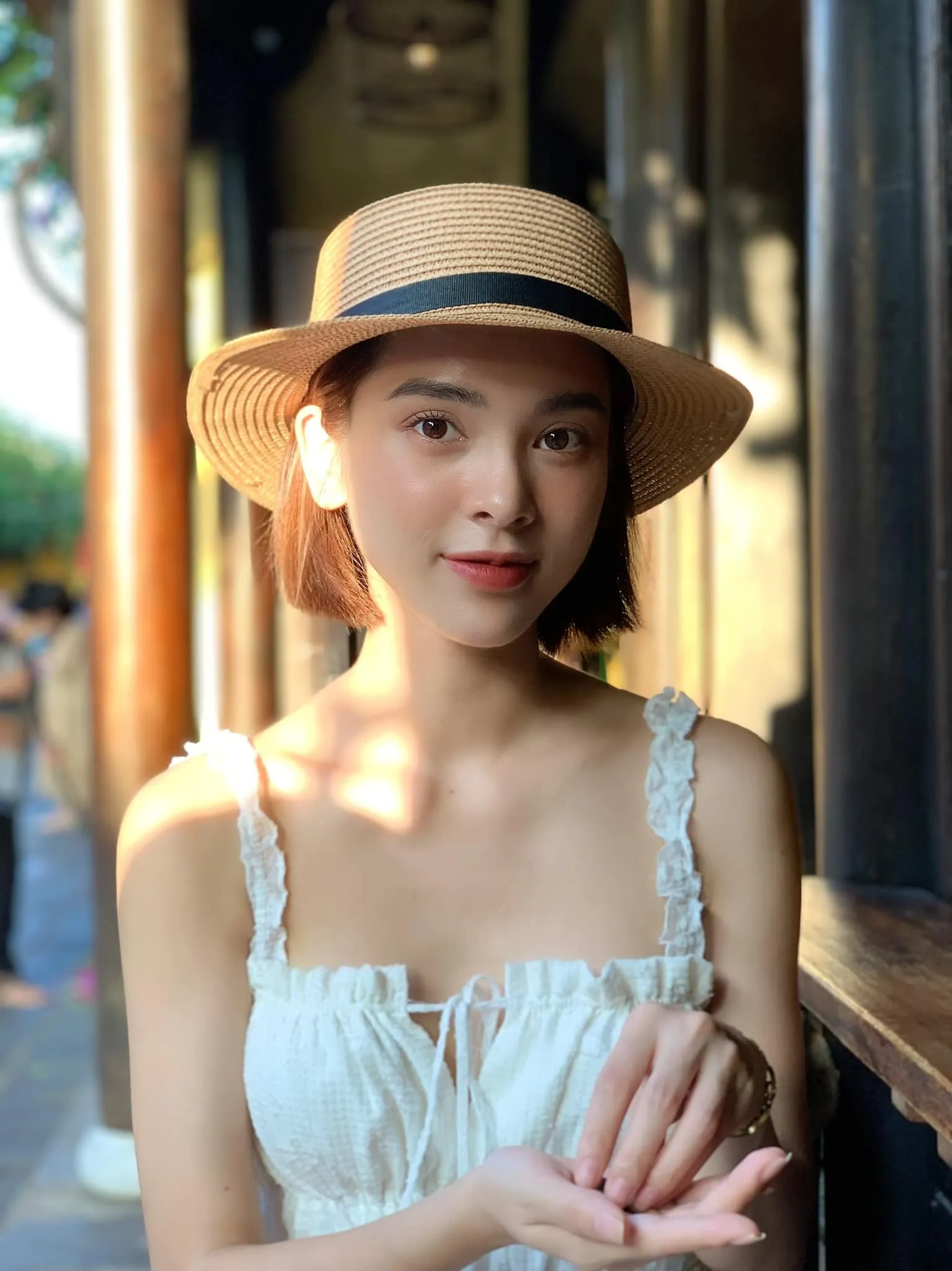 Quỳnh Lương nổi bật với ánh mắt trong sáng và cuốn hút Quỳnh Lương nổi bật với ánh mắt trong sáng và cuốn hút