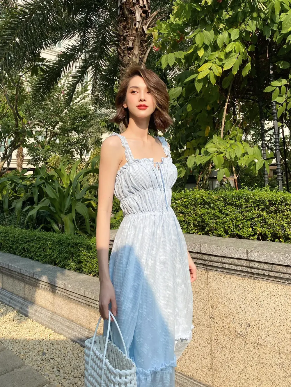 Quỳnh Lương tạo sự thu hút mạnh mẽ với vẻ đẹp thanh thoát Quỳnh Lương tạo sự thu hút mạnh mẽ với vẻ đẹp thanh thoát