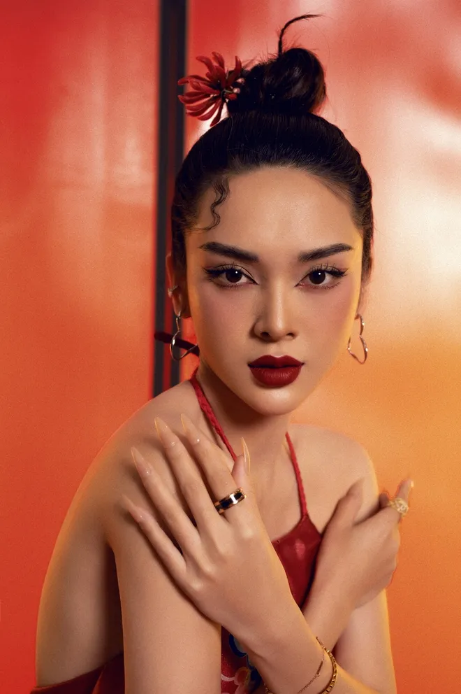 Quỳnh Lương tạo điểm nhấn với vẻ đẹp tự nhiên và thanh tao Quỳnh Lương tạo điểm nhấn với vẻ đẹp tự nhiên và thanh tao