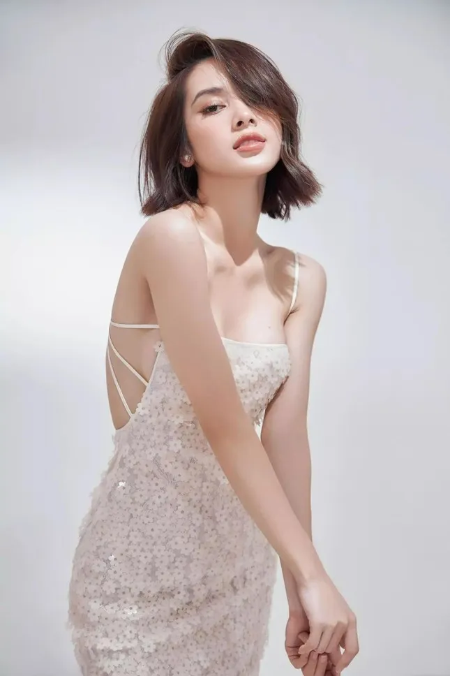 Quỳnh Lương tạo dấu ấn qua nét đẹp tinh tế và cuốn hút Quỳnh Lương tạo dấu ấn qua nét đẹp tinh tế và cuốn hút