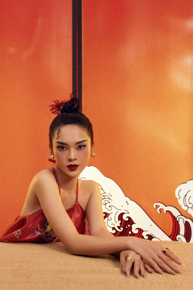 Quỳnh Lương tỏa sáng với ánh mắt trong sáng và duyên dáng Quỳnh Lương tỏa sáng với ánh mắt trong sáng và duyên dáng