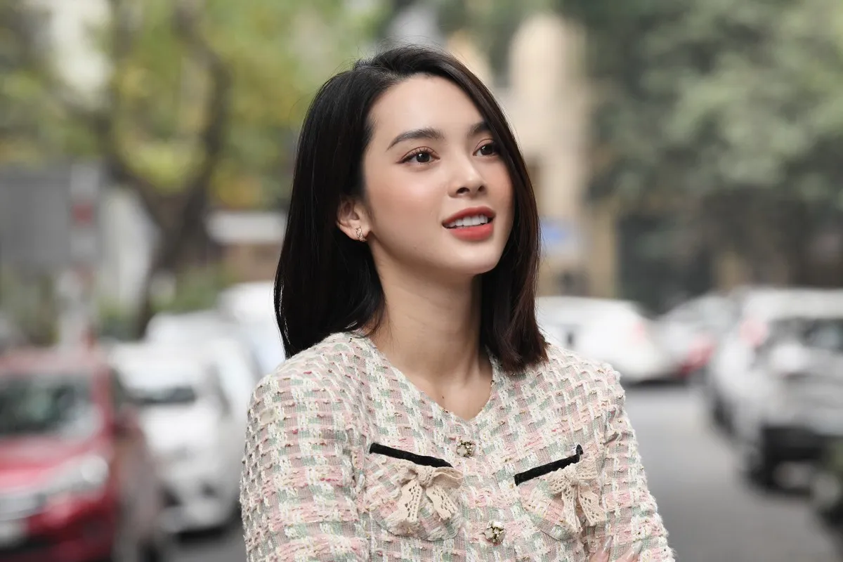 Quỳnh Lương khiến người xem phải chú ý với thần thái tự tin Quỳnh Lương khiến người xem phải chú ý với thần thái tự tin