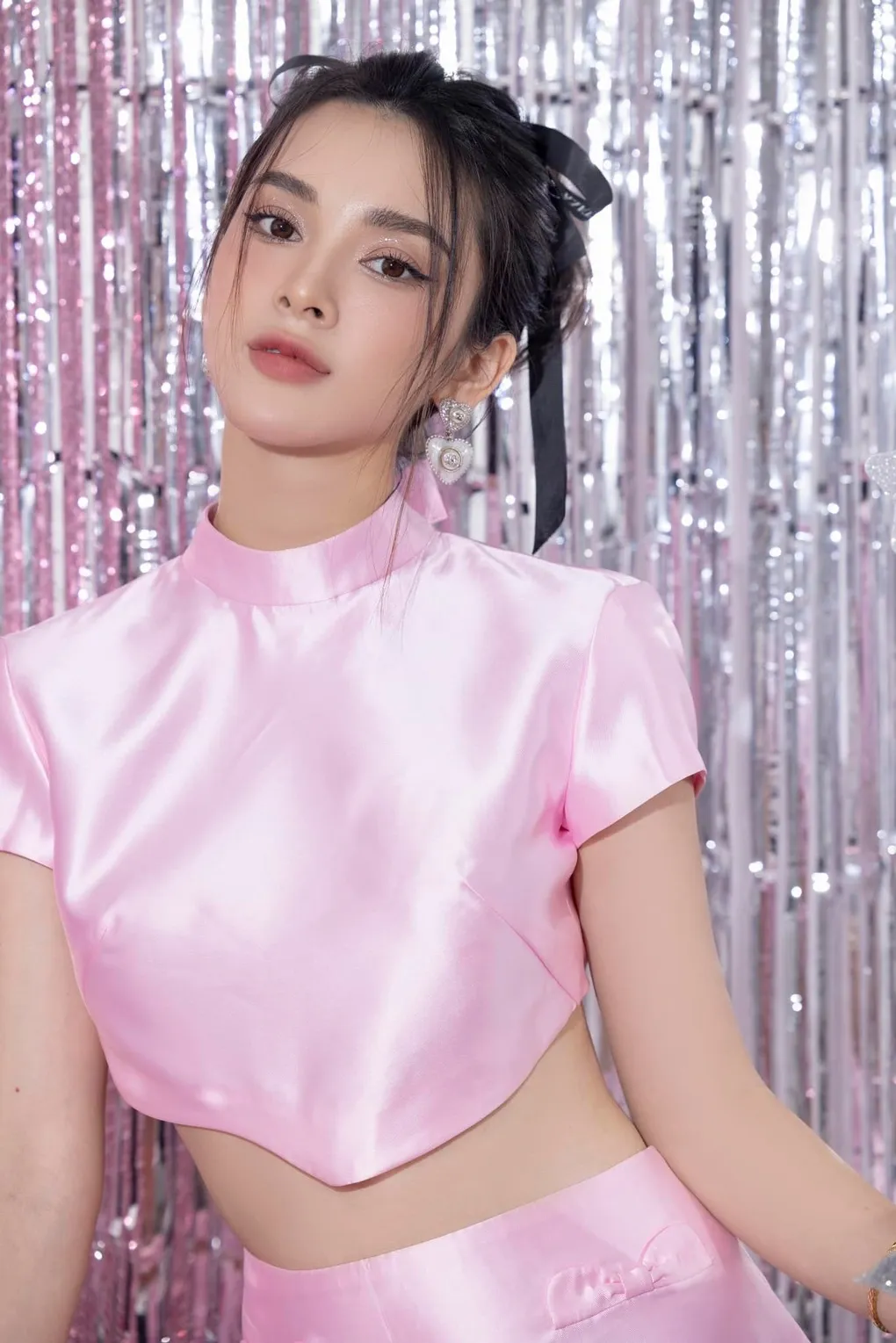 Quỳnh Lương khiến người nhìn phải dừng lại với ánh mắt lôi cuốn Quỳnh Lương khiến người nhìn phải dừng lại với ánh mắt lôi cuốn
