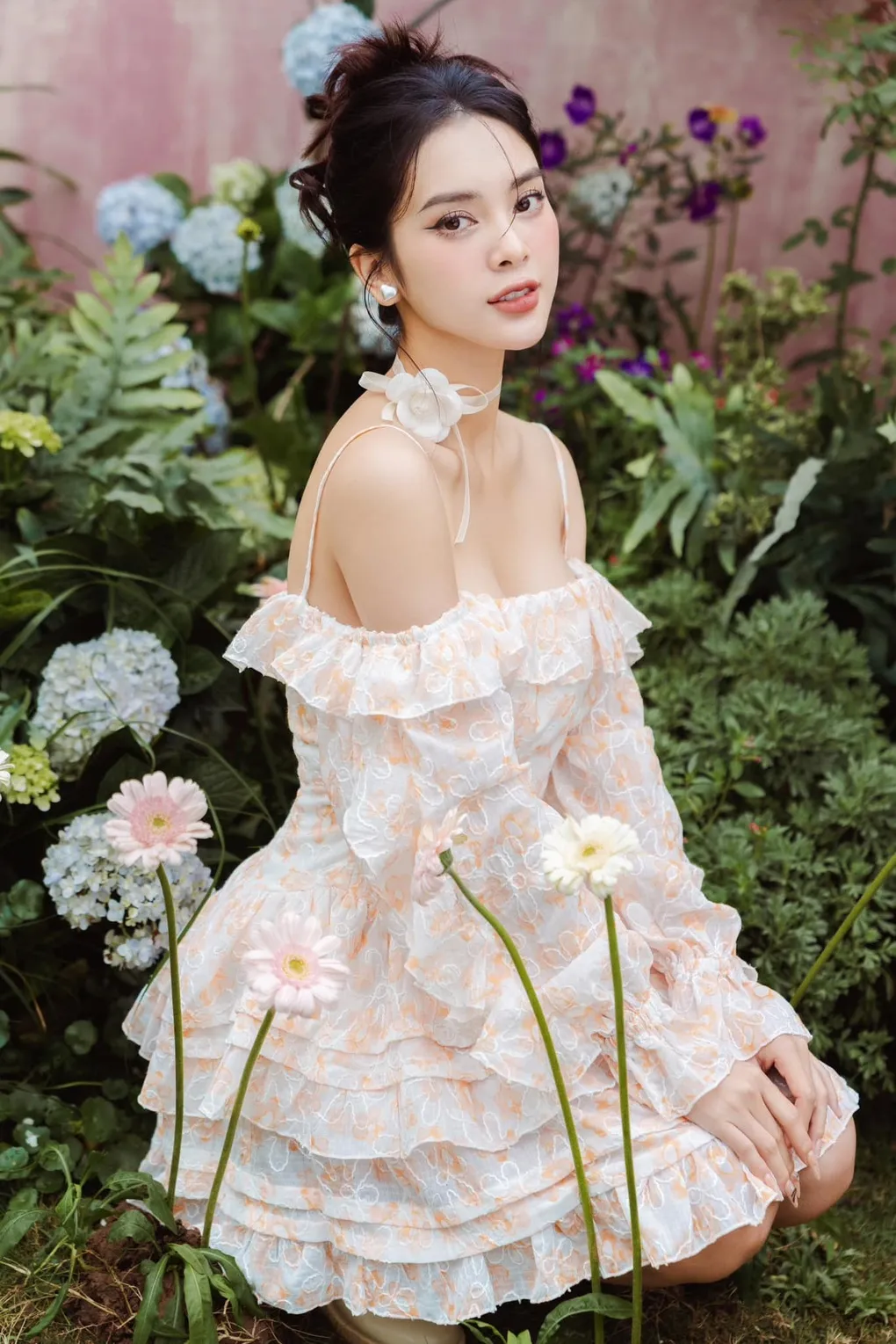 Quỳnh Lương tạo điểm nhấn mạnh mẽ qua nụ cười quyến rũ Quỳnh Lương tạo điểm nhấn mạnh mẽ qua nụ cười quyến rũ