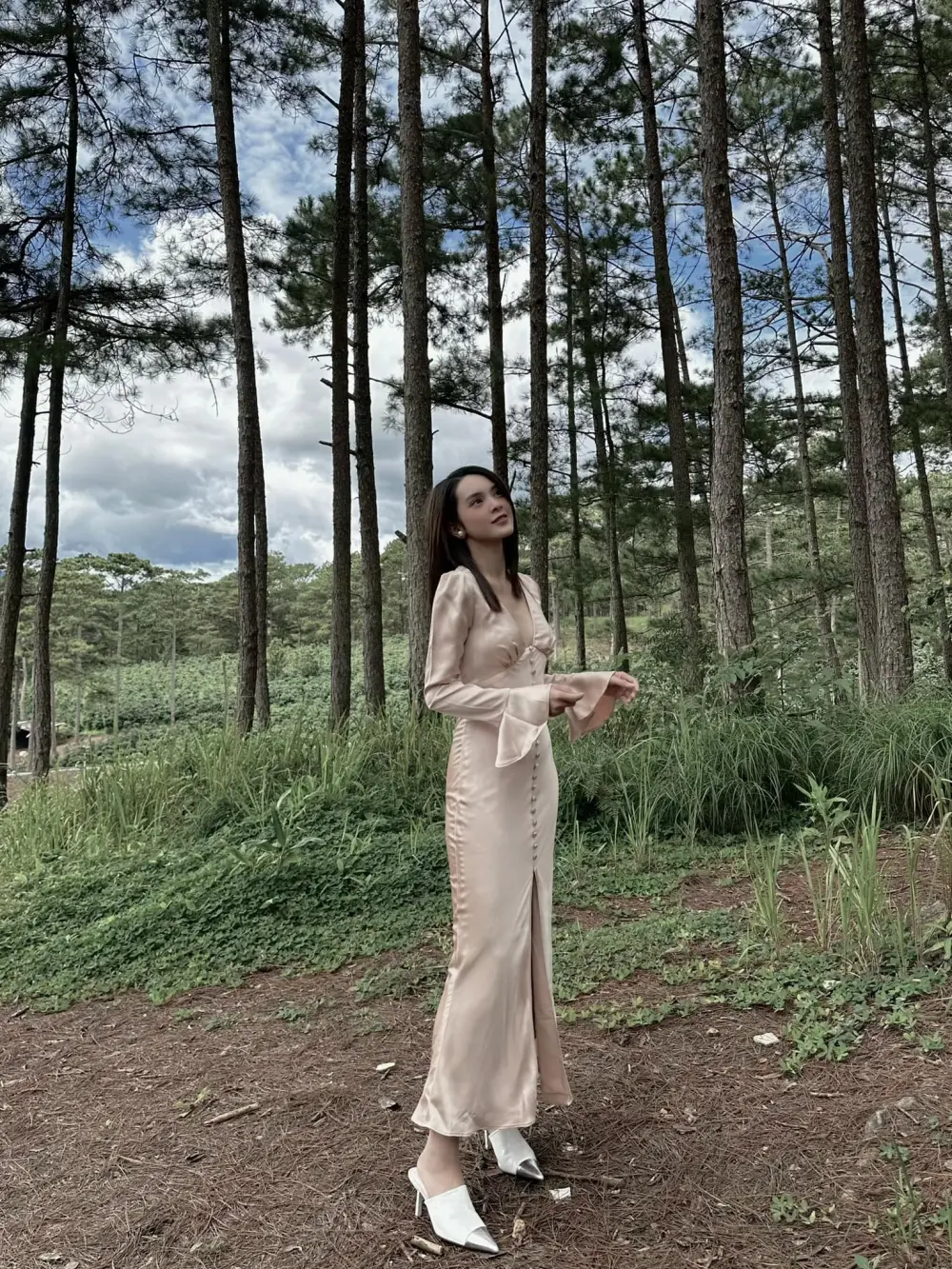 Quỳnh Lương thu hút người xem bằng nét đẹp thanh tao Quỳnh Lương thu hút người xem bằng nét đẹp thanh tao