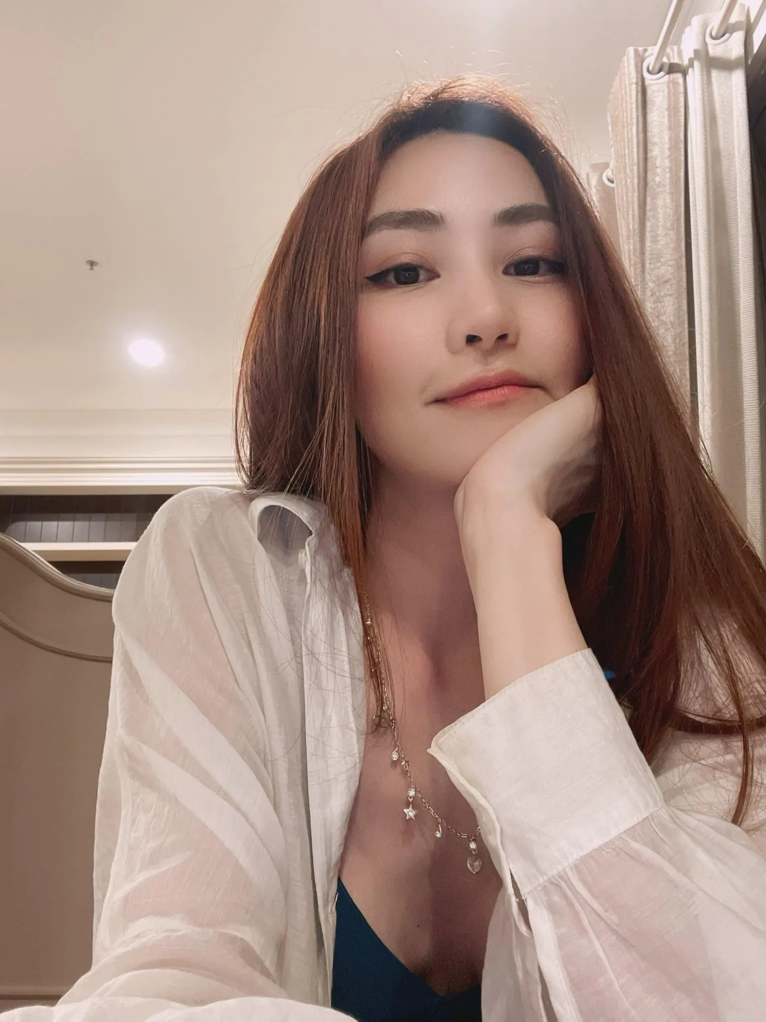 Ngân Khánh nổi bật với vẻ đẹp nhẹ nhàng và cuốn hút Ngân Khánh nổi bật với vẻ đẹp nhẹ nhàng và cuốn hút