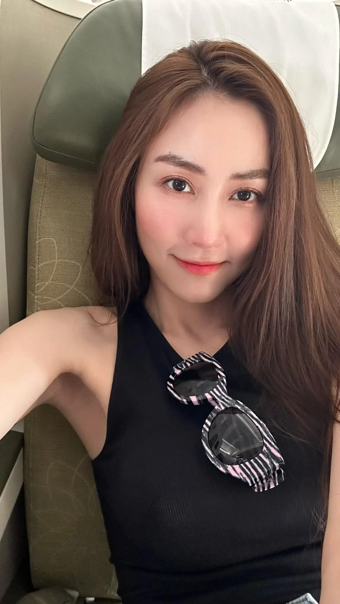 Ngân Khánh nổi bật với thần thái tự nhiên và quyến rũ Ngân Khánh nổi bật với thần thái tự nhiên và quyến rũ