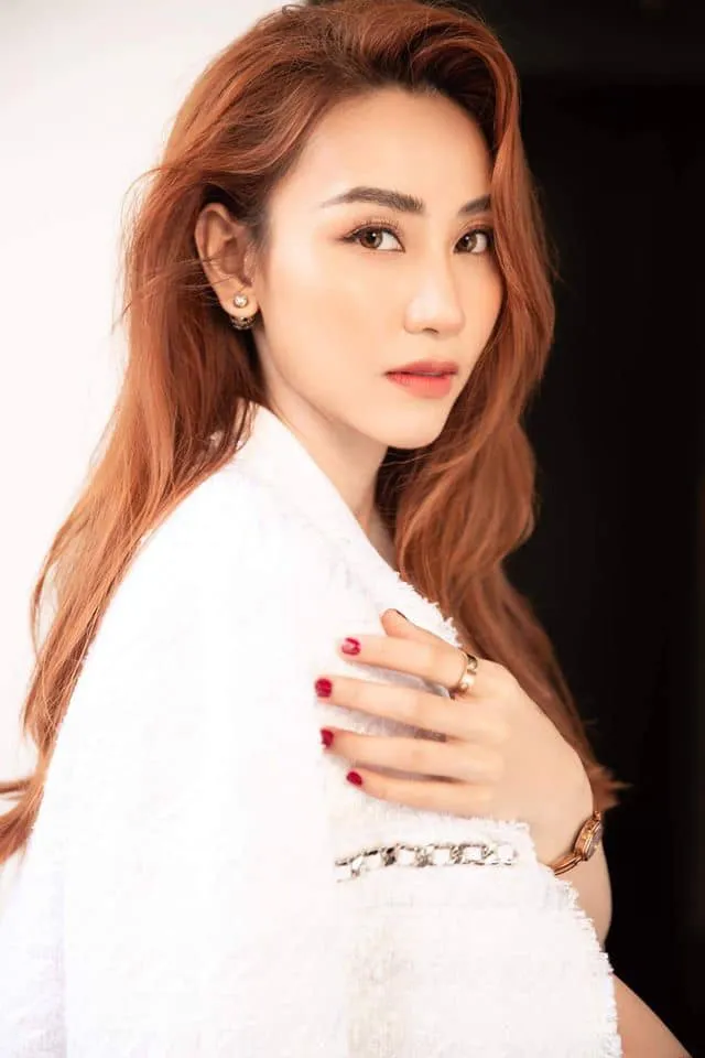 Ngân Khánh khiến mọi ánh nhìn phải dừng lại Ngân Khánh khiến mọi ánh nhìn phải dừng lại