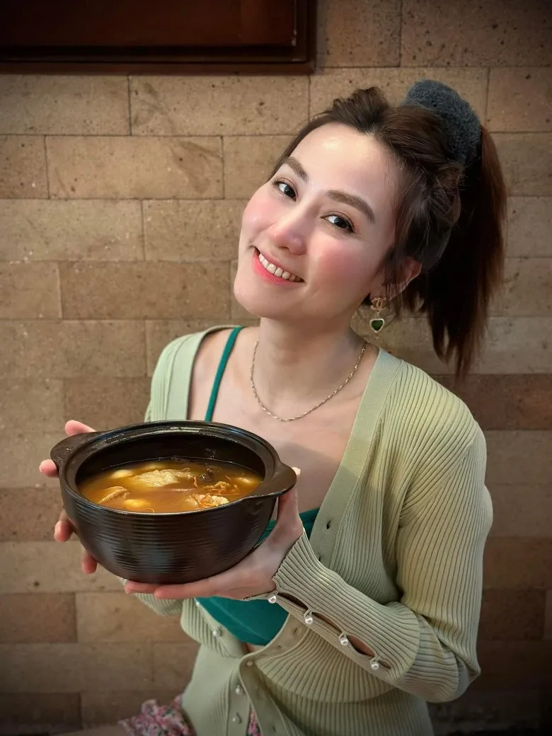 Ngân Khánh sở hữu nét đẹp rạng ngời Ngân Khánh sở hữu nét đẹp rạng ngời