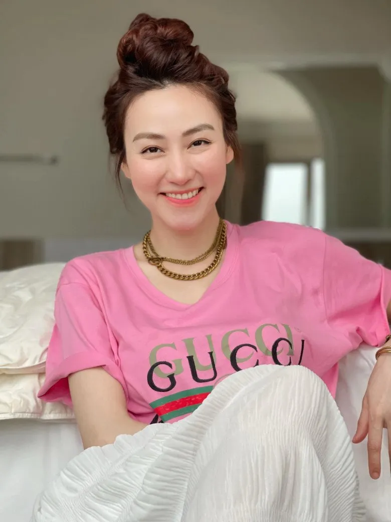 Ngân Khánh tạo điểm nhấn qua ánh mắt dịu dàng Ngân Khánh tạo điểm nhấn qua ánh mắt dịu dàng