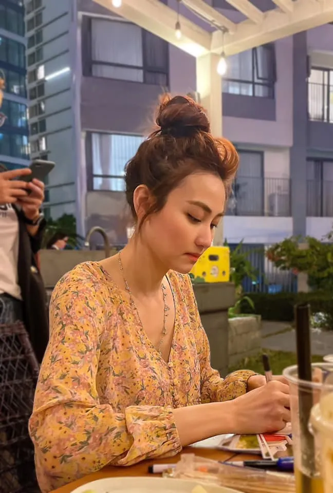 Ngân Khánh toát lên sự tự tin qua thần thái Ngân Khánh toát lên sự tự tin qua thần thái