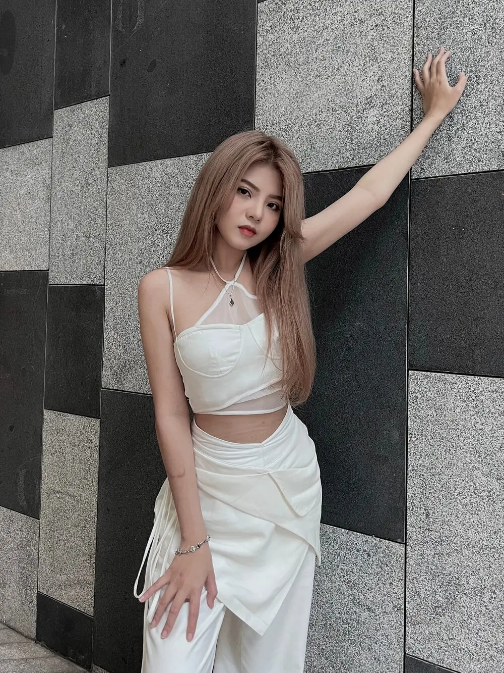 Reency Ngô luôn thu hút sự chú ý trong mọi tình huống. Reency Ngô luôn thu hút sự chú ý trong mọi tình huống.