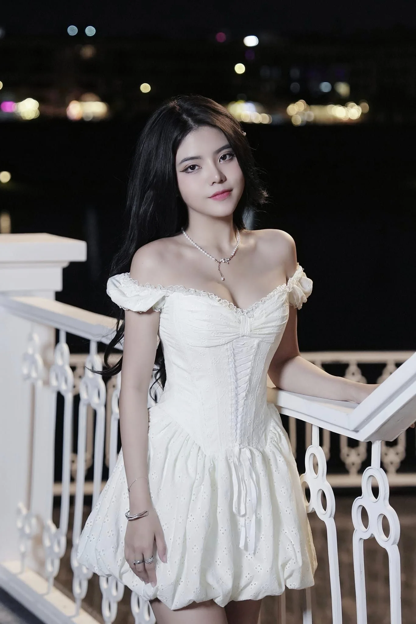 Reency Ngô mang đến phong cách trẻ trung, năng động. Reency Ngô mang đến phong cách trẻ trung, năng động.
