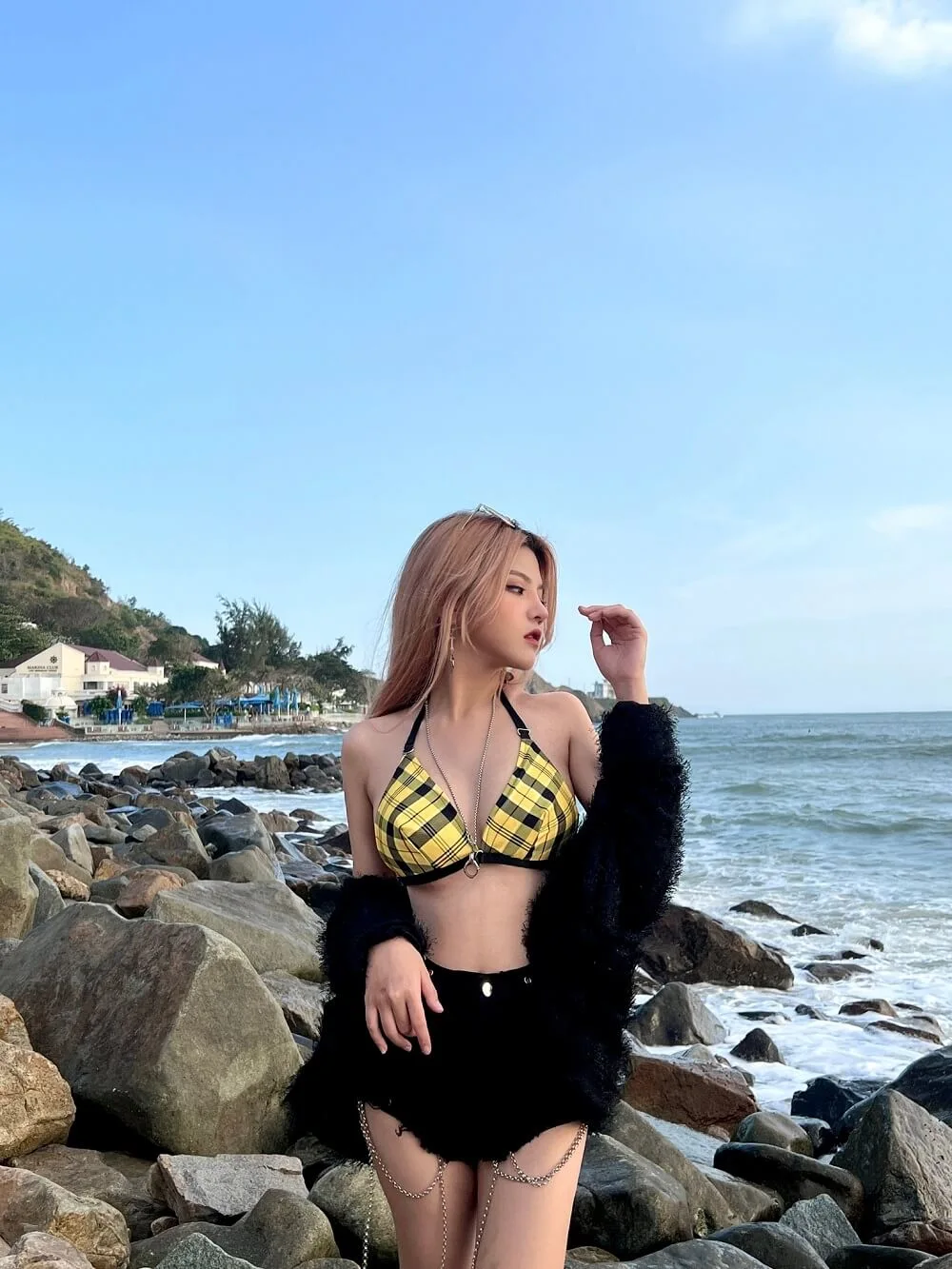 Reency Ngô tạo ra những khoảnh khắc ấn tượng trong video. Reency Ngô tạo ra những khoảnh khắc ấn tượng trong video.