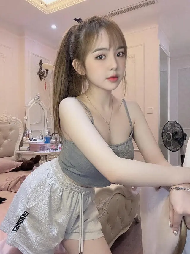Phong cách mới lạ từ Hot girl Trần Huyền Châu. Phong cách mới lạ từ Hot girl Trần Huyền Châu.