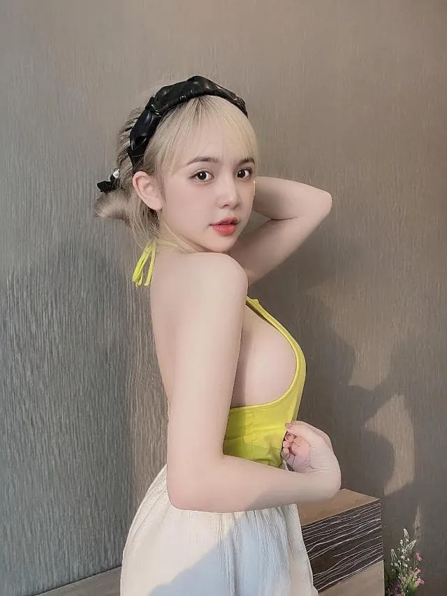 Hot girl Trần Huyền Châu trẻ trung, năng động. Hot girl Trần Huyền Châu trẻ trung, năng động.